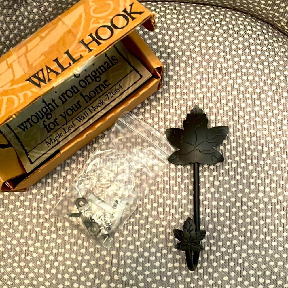 Longaberger Wrought iron Maple leaf wall hook.